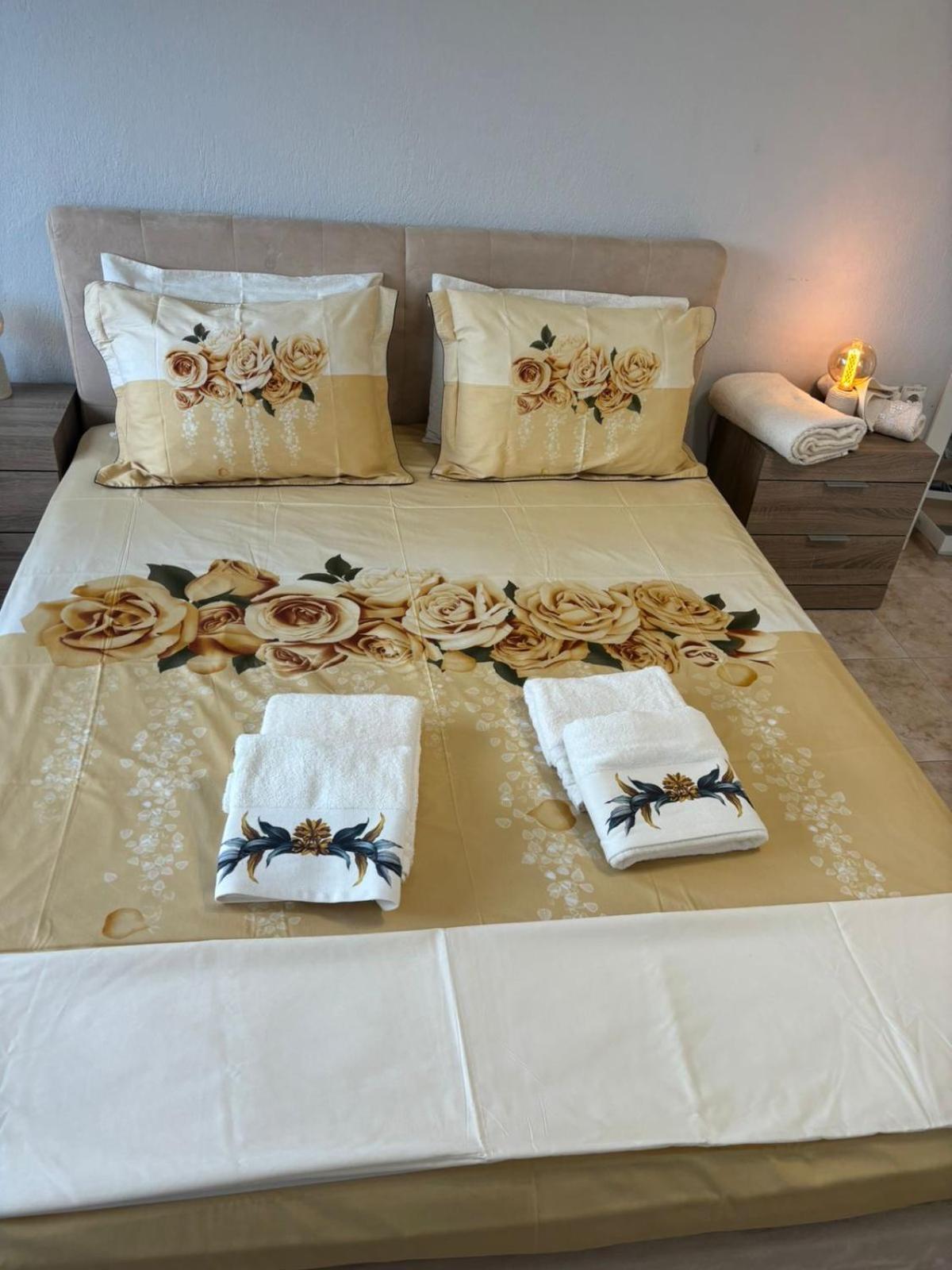 Lovely And Sunny Apartament 300M From Beach!! Peraia  Exterior photo